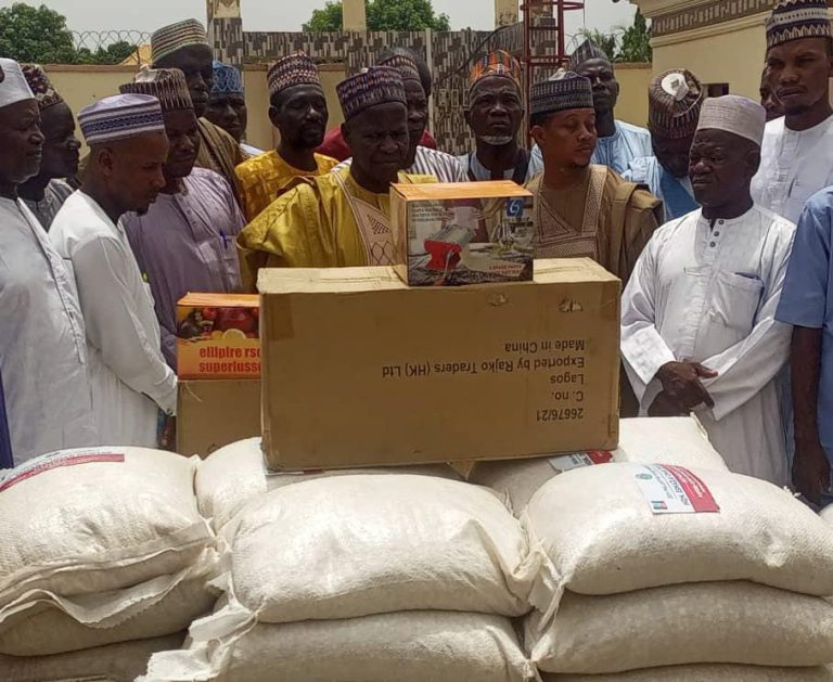 Fofure/Gurin: Adamawa citizens shower praises as lawmaker distributes grains, others