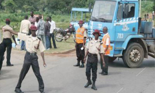 BREAKING: Tragedy in Ibadan! 16 killed, 17 injured as trailer crushes vehicles