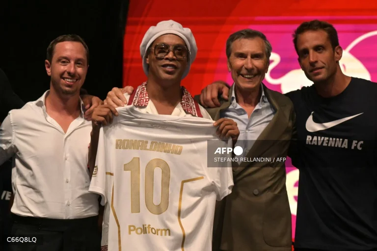 Ronaldinho returns in search of ‘beautiful’ 300th goal